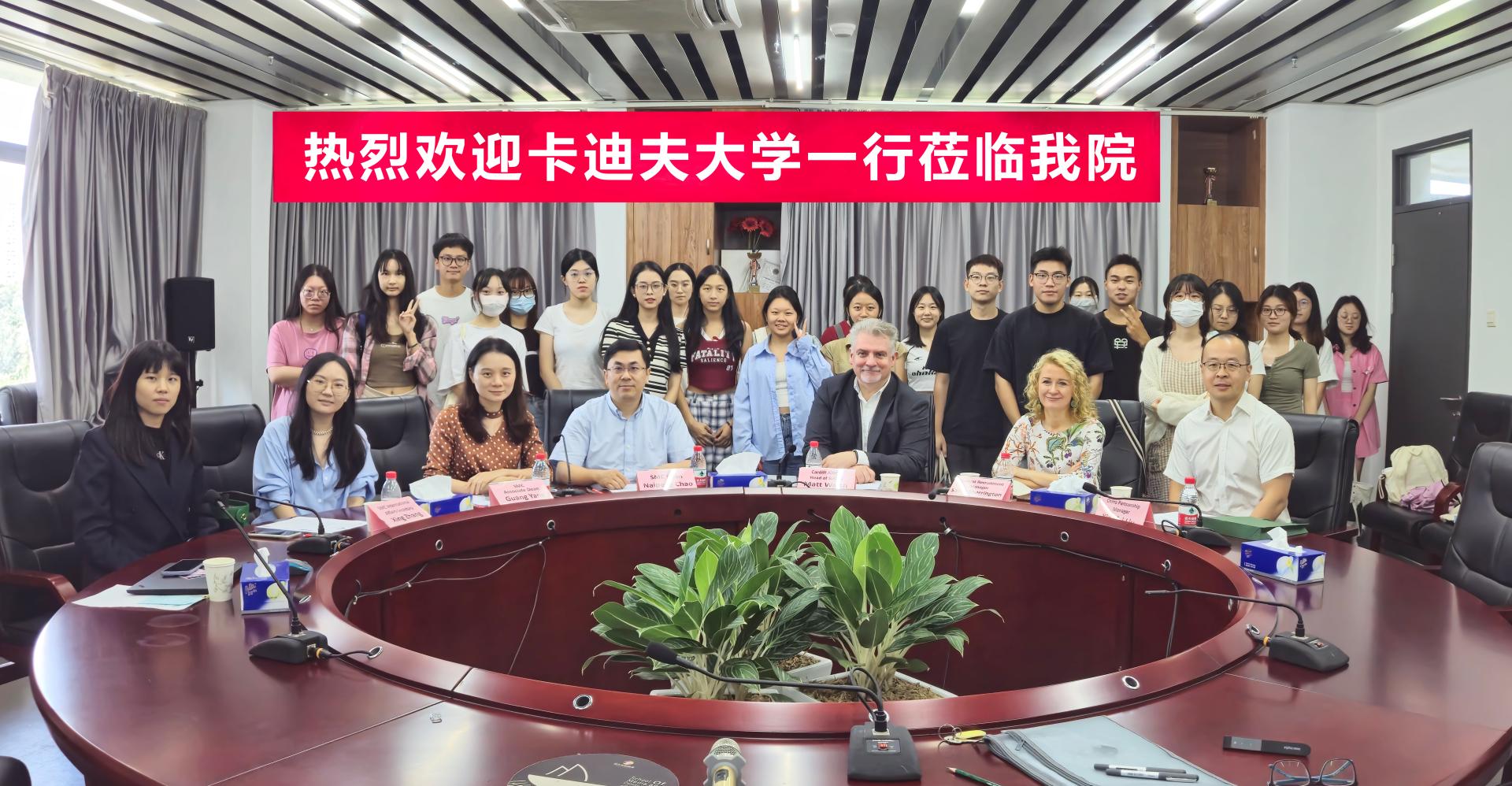 英国卡迪夫大学新闻媒体与文化学院到访色情直播
深化合作交流